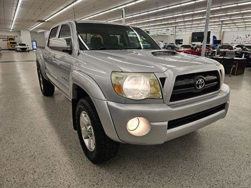 Used 2008 Toyota Tacoma PreRunner image 3