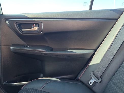 Used 2015 Toyota Camry SE FWD image 11