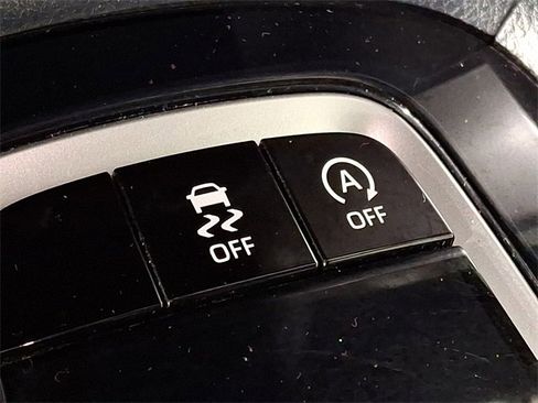 Used 2022 Toyota Corolla Cross LE image 24