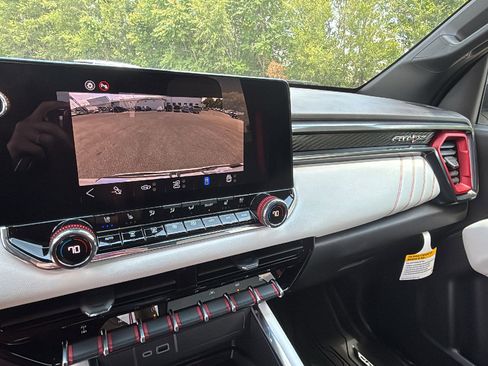 New 2025 GMC Canyon AT4 w/ AT4X Package image 23