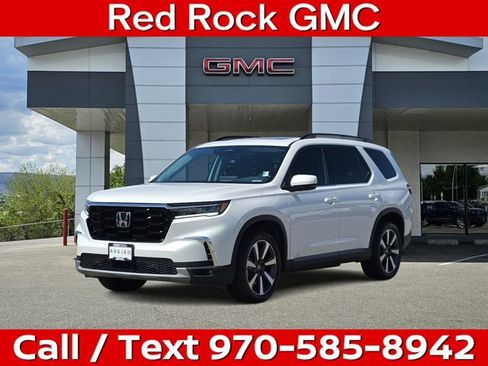 Used 2025 Honda Pilot Touring image 1
