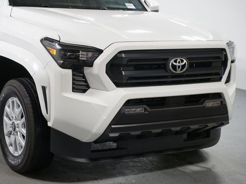 Used 2024 Toyota Tacoma SR5 image 4