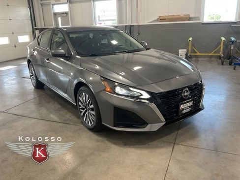 Used 2023 Nissan Altima 2.5 SV AWD/4WD image 1