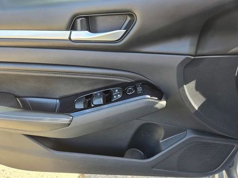 Used 2022 Nissan Altima 2.5 SV w/ SV Premium Package image 12
