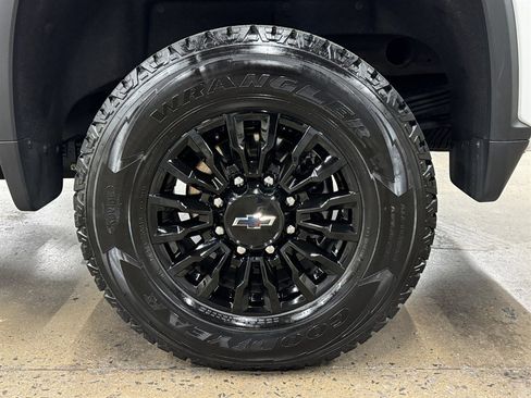 Used 2021 Chevrolet Silverado 2500 LTZ w/ LTZ Plus Package image 19