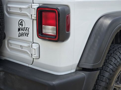 Used 2023 Jeep Wrangler Unlimited Sport AWD/4WD image 15
