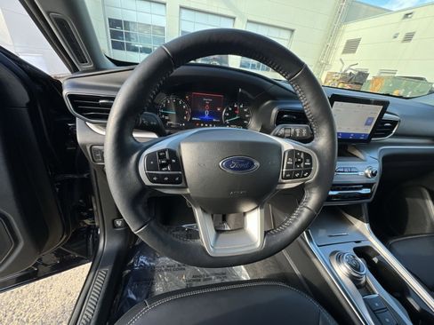 Used 2022 Ford Explorer XLT w/ Equipment Group 202A image 16