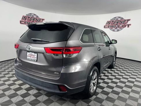 Used 2019 Toyota Highlander LE AWD/4WD image 7