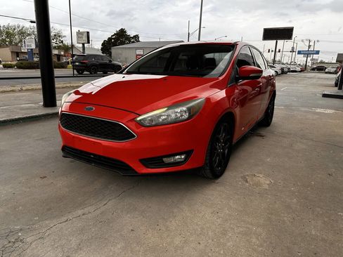 Used 2016 Ford Focus SE w/ Equipment Group 201A image 4
