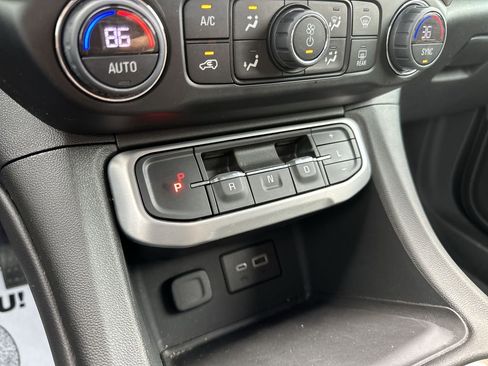 Certified 2023 GMC Acadia SLE w/ Driver Convenience Package image 19