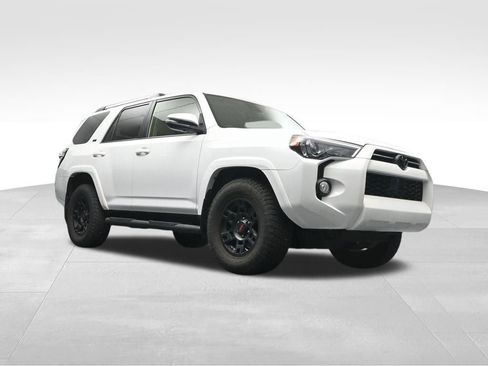 Used 2020 Toyota 4Runner SR5 Premium w/ Moonroof Package image 15