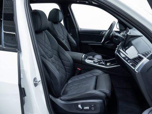 Used 2025 BMW X5 xDrive40i w/ M Sport Package image 21