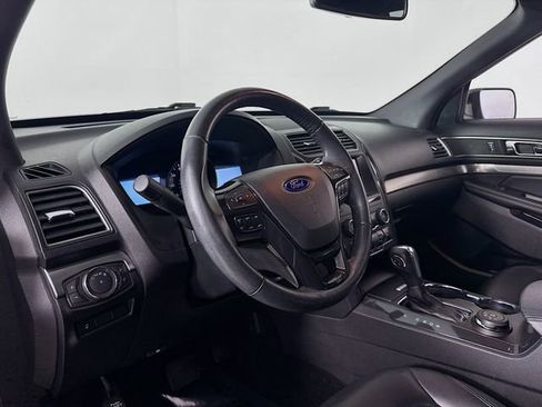 Certified 2019 Ford Explorer XLT w/ Equipment Group 202A image 9