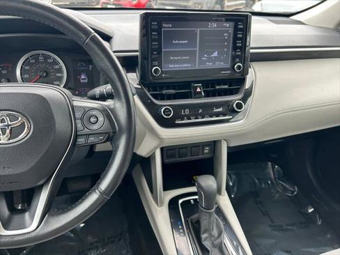 Certified 2022 Toyota Corolla Cross LE image 17