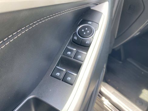 Used 2023 Ford Explorer XLT w/ Equipment Group 202A AWD/4WD image 18