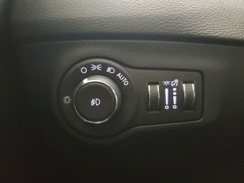 Used 2018 Jeep Compass Latitude w/ Popular Equipment Group image 33