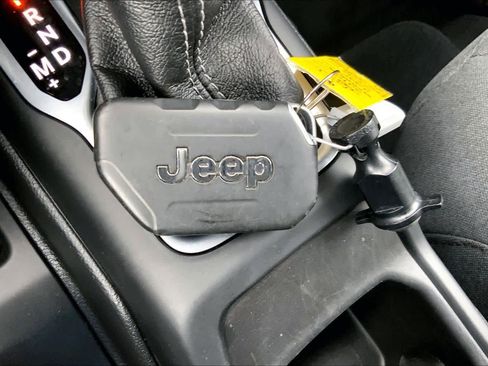 Used 2025 Jeep Wrangler Unlimited Sport AWD/4WD image 14