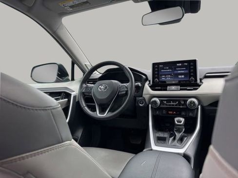 Used 2021 Toyota RAV4 XLE Premium FWD image 9