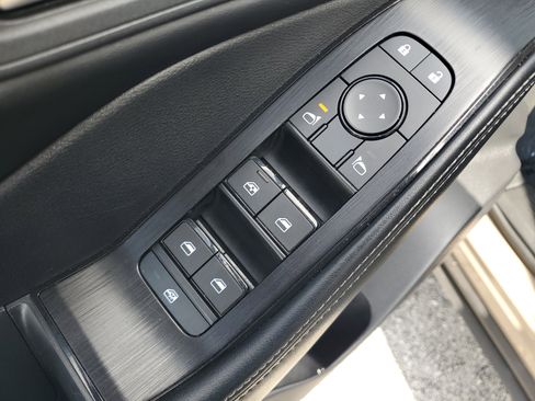 Certified 2024 Nissan Rogue SV FWD image 11