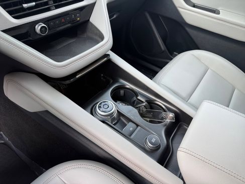 Used 2025 Ford Explorer Active w/ Active Comfort Package image 13