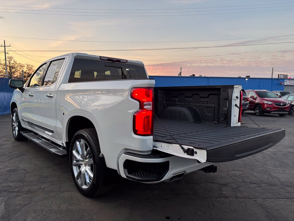 Used 2024 Chevrolet Silverado 1500 High Country w/ High Country Premium Package AWD/4WD image 6