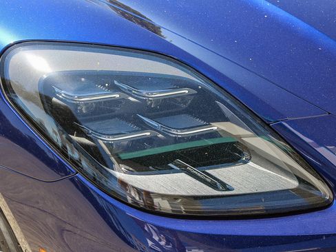 Certified 2024 Porsche Panamera 4 image 11