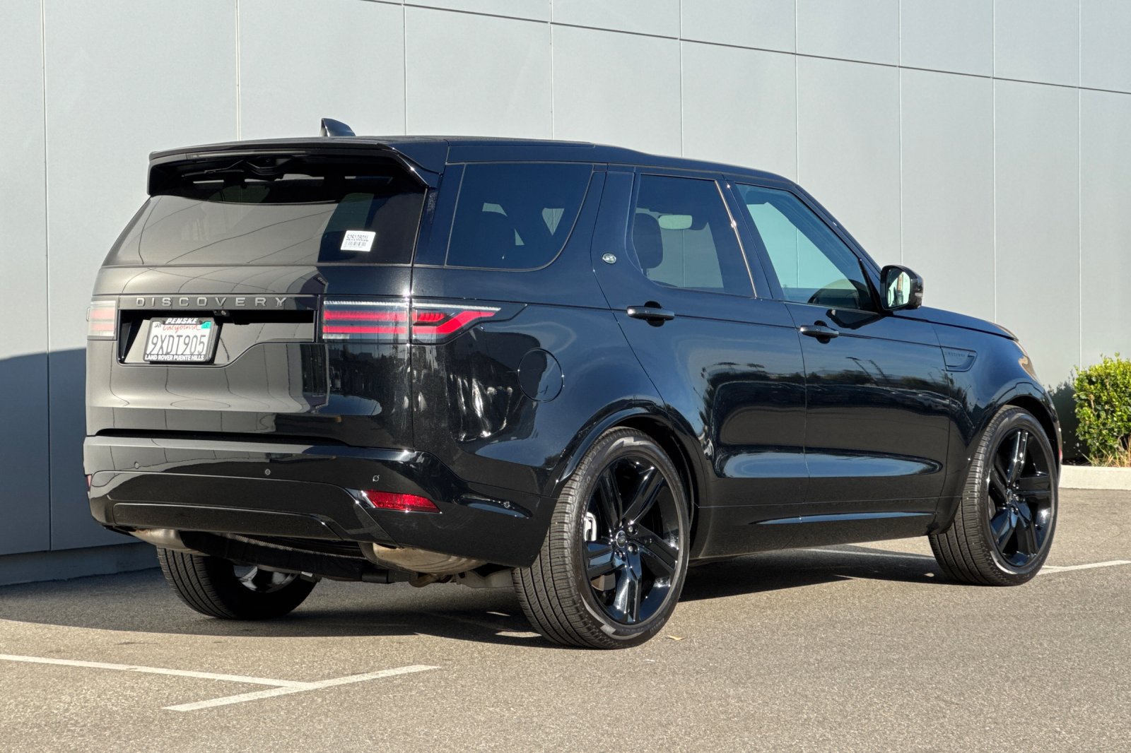 Used 2025 Land Rover Discovery Dynamic SE AWD/4WD image 5