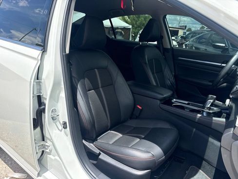 Used 2024 Nissan Altima 2.5 SR FWD image 16
