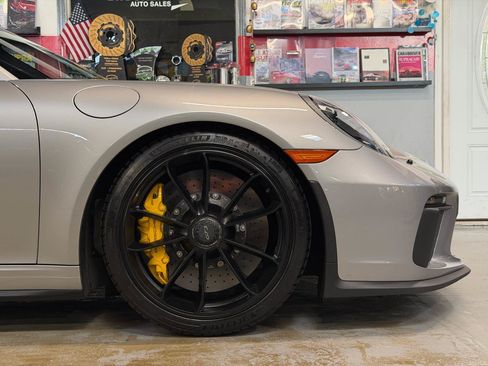 Used 2018 Porsche 911 GT3 RWD image 13