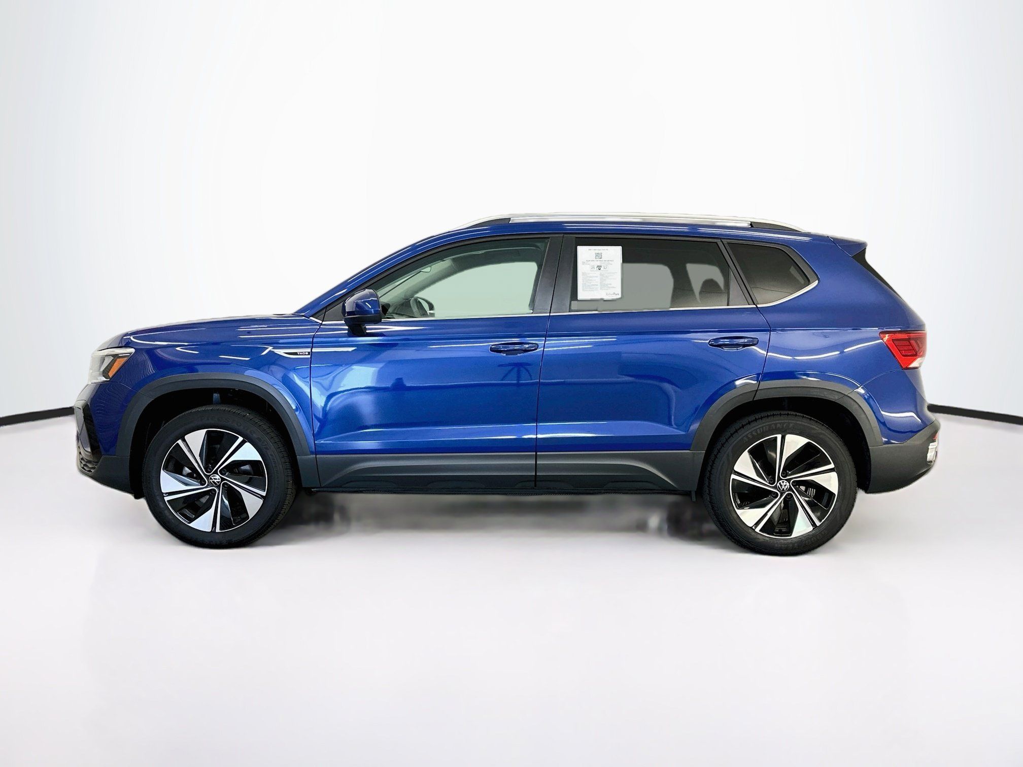 Used 2023 Volkswagen Taos SE AWD/4WD image 4
