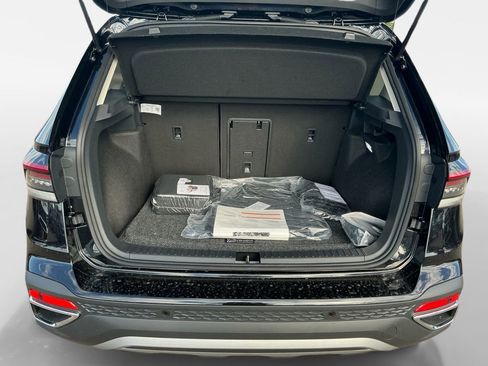 New 2025 Volkswagen Taos SE image 20