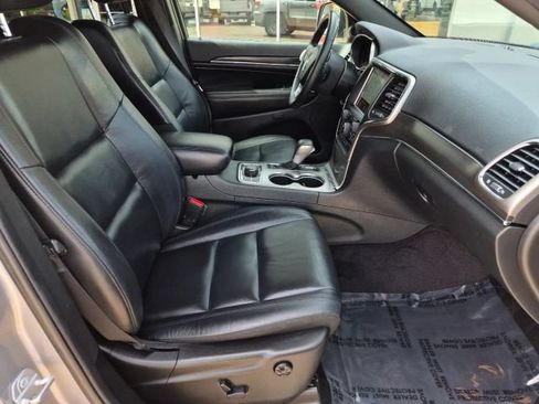 Used 2018 Jeep Grand Cherokee Limited AWD/4WD image 14