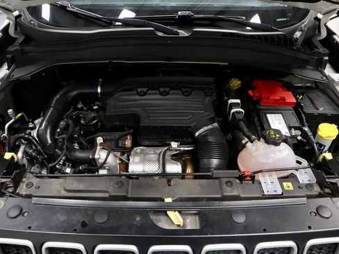 Used 2023 Jeep Renegade Latitude w/ Sun & Fun Group image 16