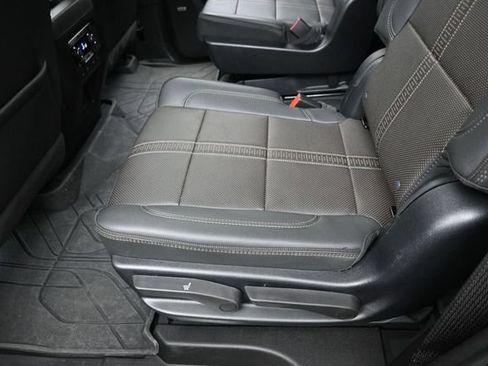 Used 2025 Chevrolet Tahoe High Country AWD/4WD image 24