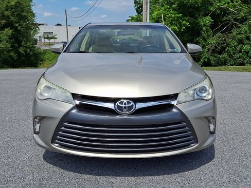 Used 2015 Toyota Camry LE FWD image 2