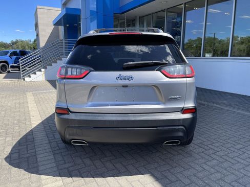 Used 2019 Jeep Cherokee Latitude Plus w/ Cold Weather Group FWD image 4