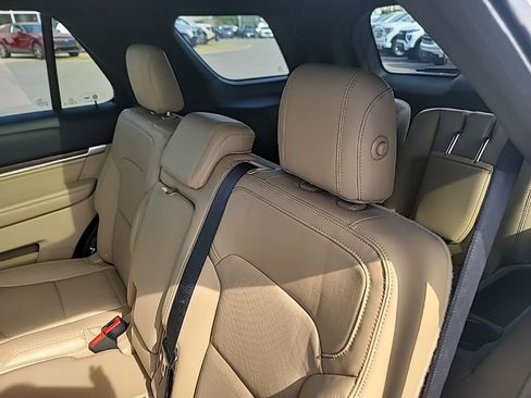 Used 2016 Ford Explorer Limited w/ Equipment Group 301A FWD image 10