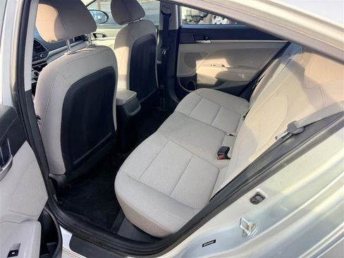 Used 2019 Hyundai Elantra SE image 13