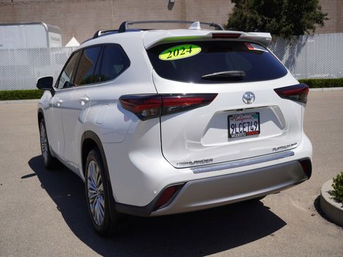 Used 2024 Toyota Highlander Platinum AWD/4WD image 8