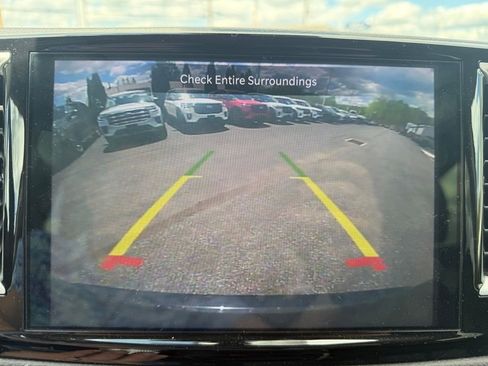 Used 2024 Chrysler Pacifica Touring-L FWD image 29