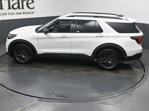 Used 2025 Ford Explorer ST-Line w/ ST-Line Street Pack AWD/4WD image 45