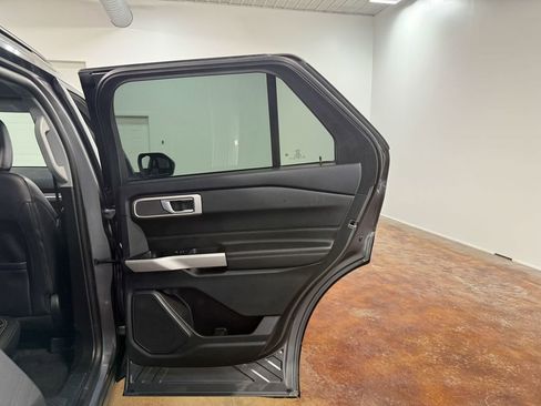 Used 2023 Ford Explorer XLT AWD/4WD image 65
