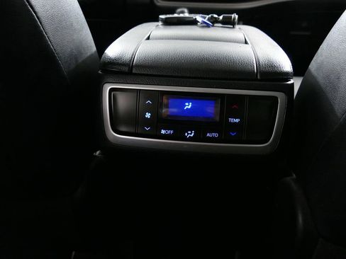 Used 2019 Toyota Highlander XLE AWD/4WD image 24