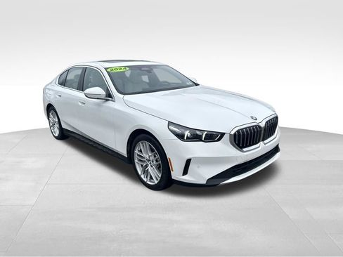 Used 2024 BMW 530i xDrive w/ Premium Package AWD/4WD image 8