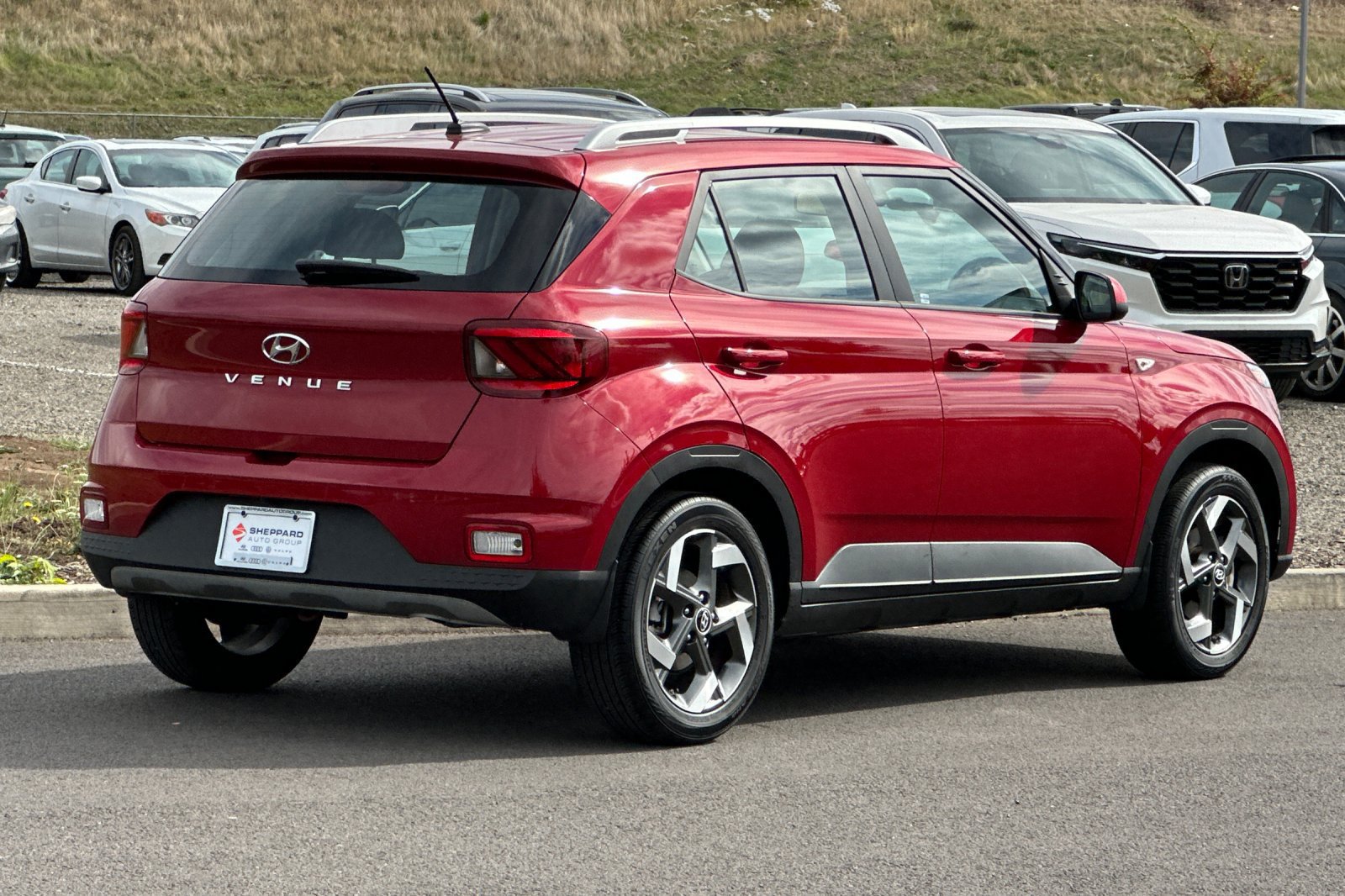 Used 2023 Hyundai Venue SEL FWD image 3