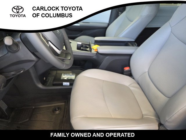 Used 2026 Toyota Sienna XLE FWD image 13