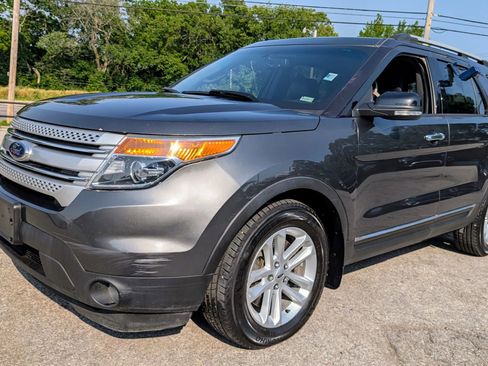 Used 2015 Ford Explorer XLT w/ Equipment Group 202A image 3