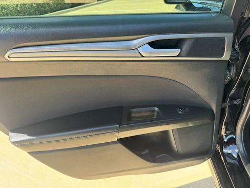 Used 2020 Ford Fusion SE FWD image 28