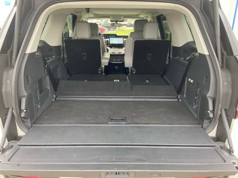 Used 2025 Ford Expedition Active AWD/4WD image 11