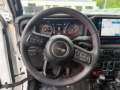 Used 2024 Jeep Gladiator Rubicon w/ Convenience Group AWD/4WD image 21